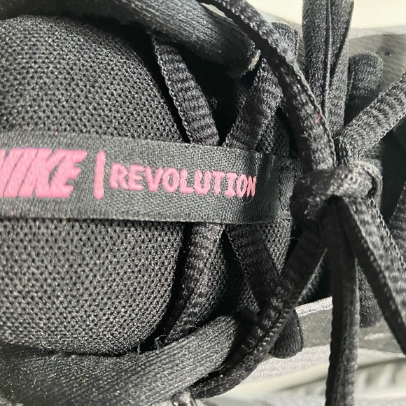 Nikes Revolution Size 11 EUC - Picture 4 of 7